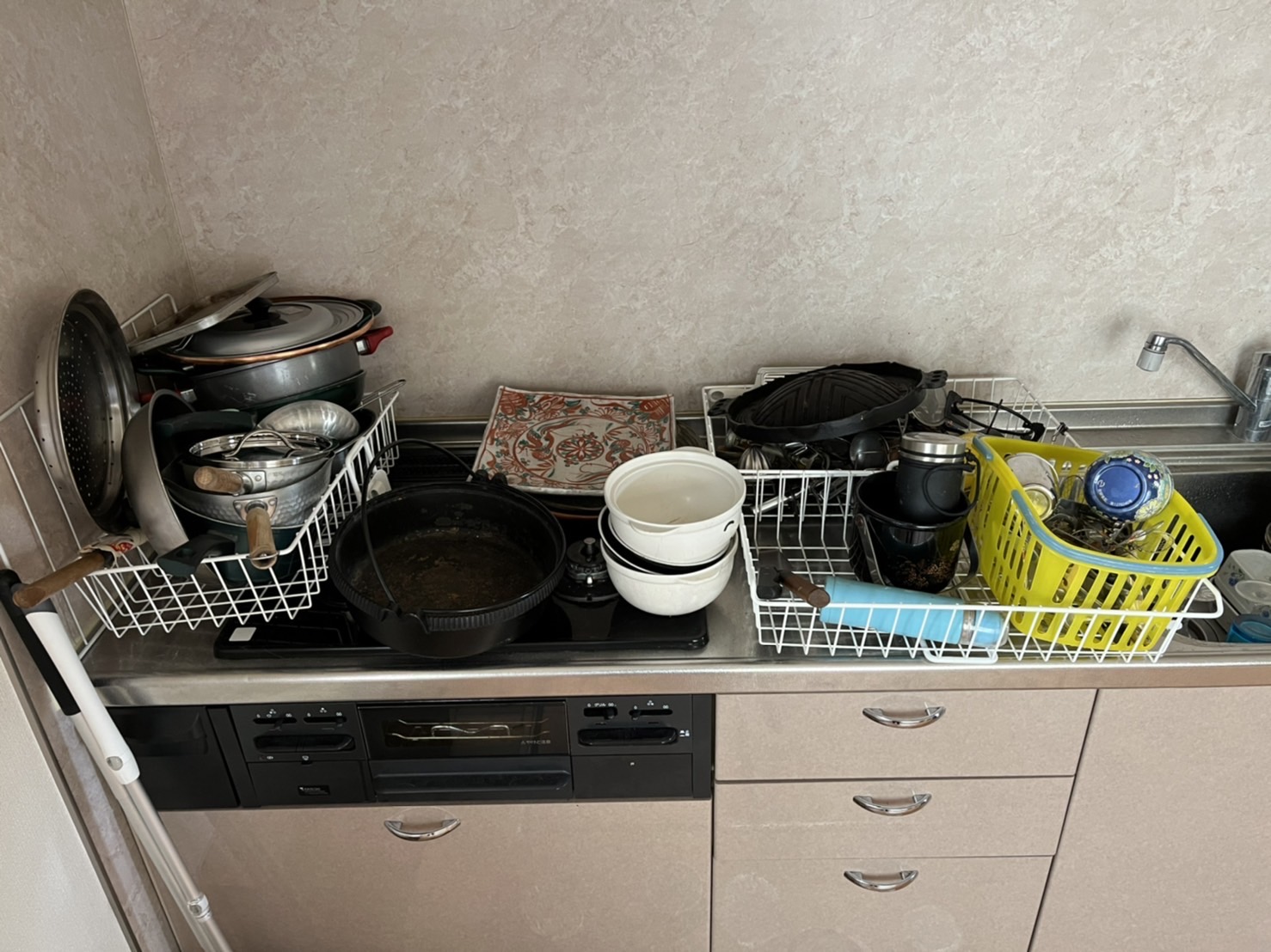 tidying up the kitchen-pot-frying pan-disposal