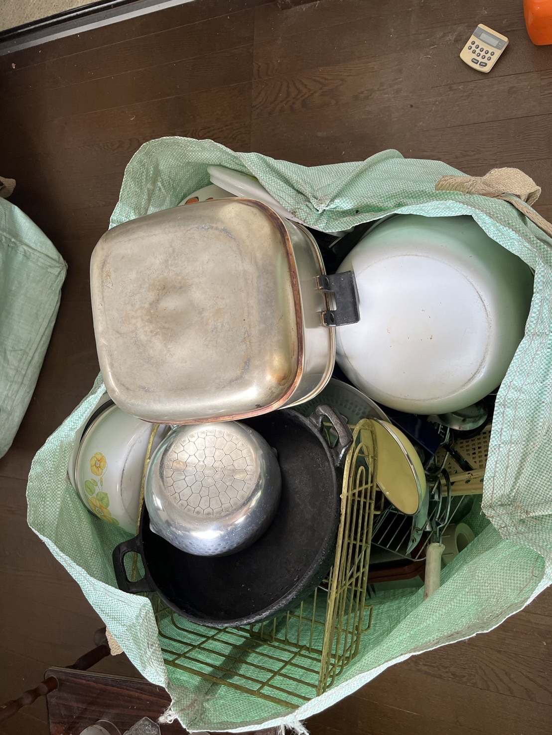 鍋・フライパンなどの不用品回収処分